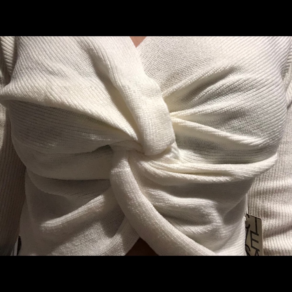 white knitted long sleeve shirt